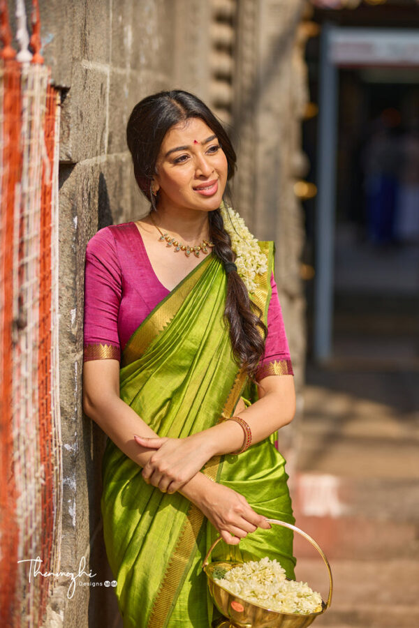 Green and Magenta-Handwoven Mangalagiri Semi Silk Cotton Saree - Image 2